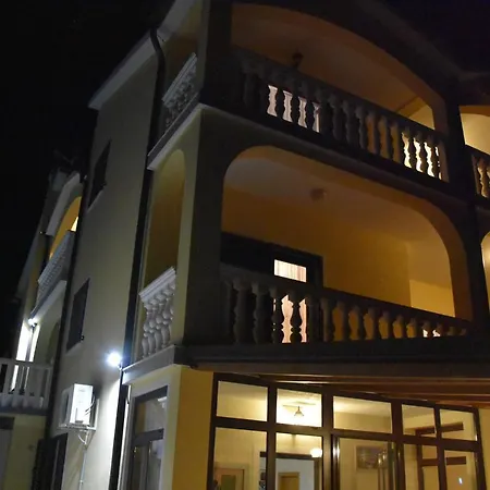 Macola Apartment *