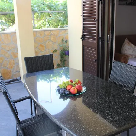 Apartment Macola *