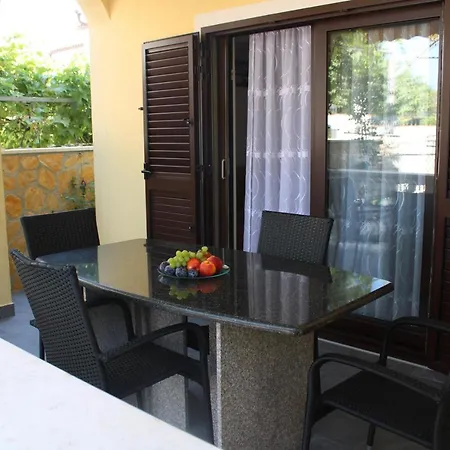 Macola Apartment *
