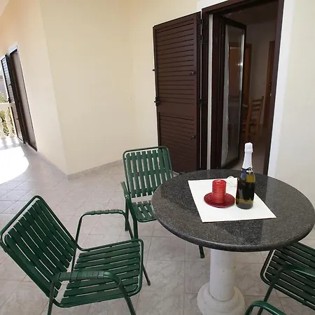 Macola Apartment